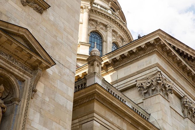 101 things in Budapest - Full Day Tour with Lunch & Metro Pass - Starting at the Hungarian State Opera and getting your bearings on Andrássy út