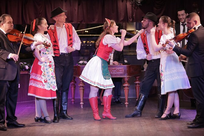 4 Course Dinner Cruise with Operetta, Folk Show and Welcome Drink - Cruising Budapest at night, stop by stop