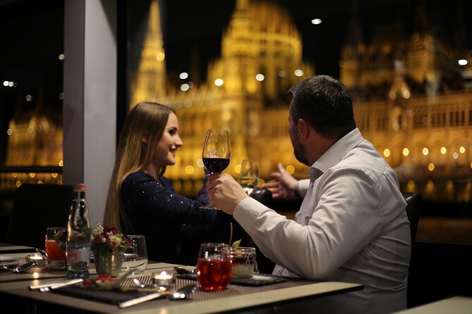 4 Course Dinner Cruise with Operetta, Folk Show and Welcome Drink - Who this cruise suits best