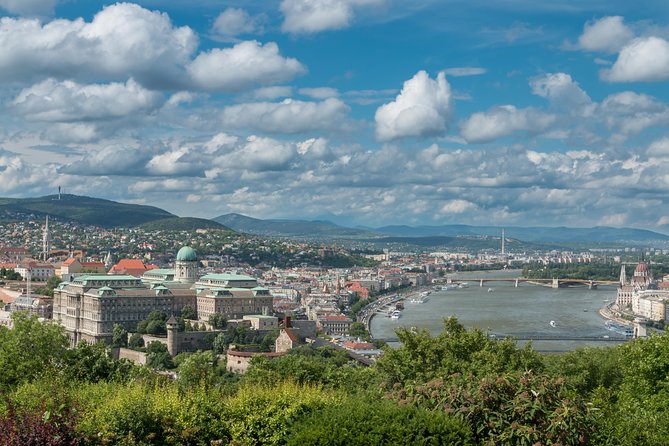 4 hours long private minivan tour in Budapest - Is a 4-hour private minivan tour the right way to see Budapest?