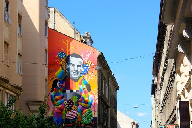Alternative Budapest Walking Tour - Jewish Quarter, alternative Budapest: squats, cultural centers, and abandoned synagogues