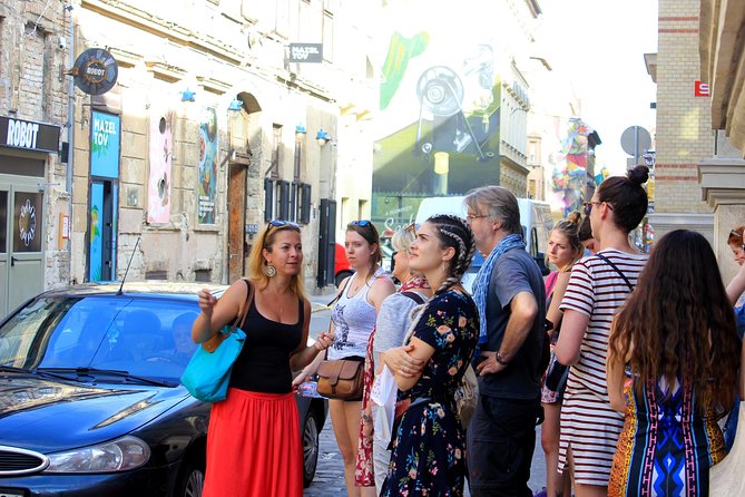 Alternative Budapest Walking Tour - Ruin bars and art cafés: community energy in places like Szimpla Kert