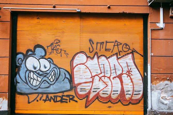Alternative Street Art Free Walking Tour of Budapest - The guide effect: what to expect from the storytelling