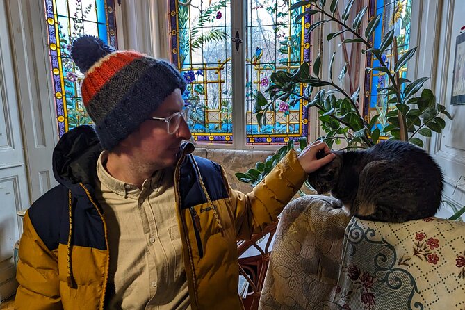 Art Nouveau Treasures of Budapest – Exclusive Private Tour - Gutenberg Square’s art deco building and Miksa’s glass stair