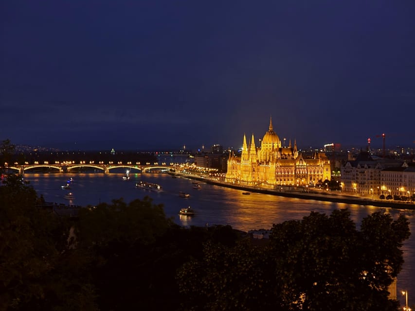 BloodThirsty Hungary: Walking tour & Dark Historical Stories - What to wear, how to plan your photos, and how cold changes the tour