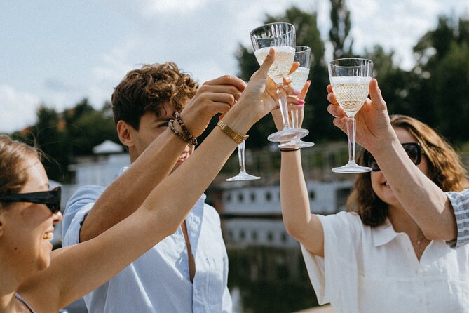 Bottomless Brunch and Cruise with Prosecco in Budapest - Meeting Point at Akadémia 2 Ponton: How to Find the Boat Without Stress