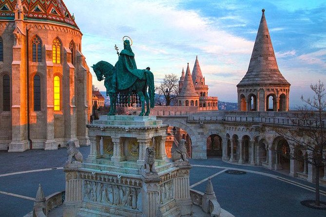 Buda Castle Walking Tour with Matthias church entry, Cake&Coffee - What the guides do that makes the stories click