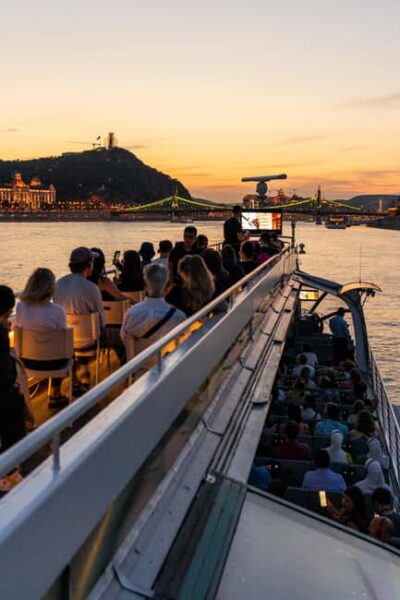 Budapest: 1-Hour Evening Sightseeing Cruise with Drink
