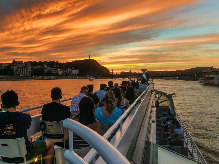Budapest: 1-Hour Evening Sightseeing Cruise with Drink - Photo tips that match the way this boat sails