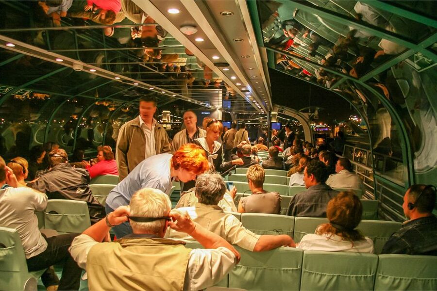 Budapest: 1-Hour Evening Sightseeing Cruise with Drink - Drink reality check: nice extra, not a wine tasting