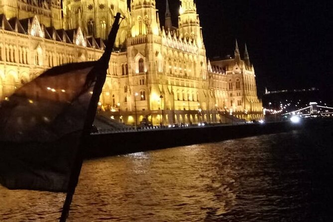 Budapest: 1-Hour Highlights Cruise with Welcome Drink - Price and What You Actually Get for $18.62
