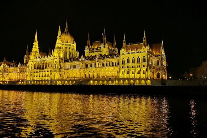 Budapest: 1-Hour Highlights Cruise with Welcome Drink - Welcome Drink, Wi-Fi, and the Onboard Bar Reality