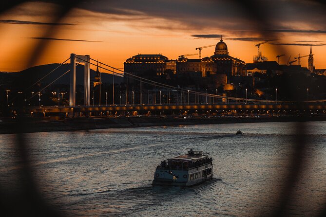 Budapest: 1-Hour Highlights Cruise with Welcome Drink - What You See From the Water, From Margaret Bridge to Parliament