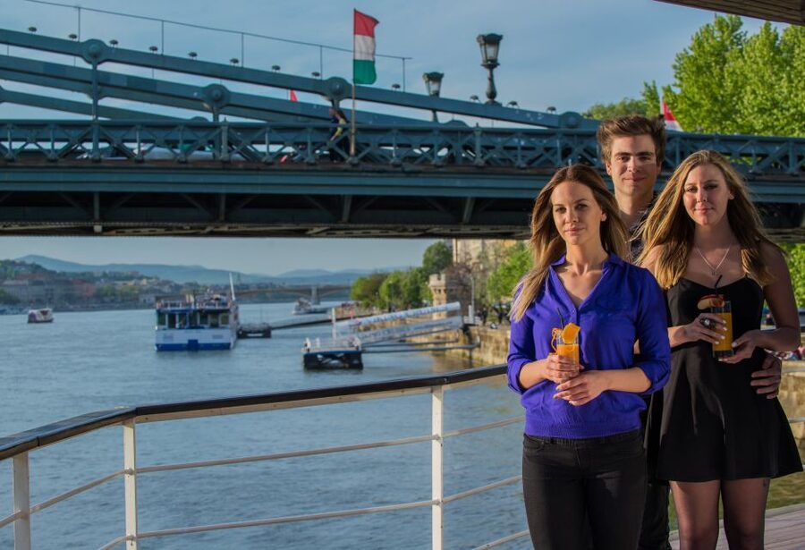 Budapest: 1 hr Sunshine Booze Cruise with Prosecco - Drinks on board: what you’re likely to get, and what to double-check