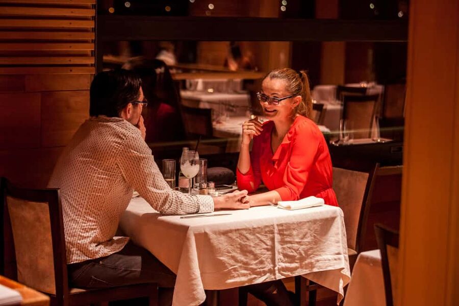 Budapest: 3-Course Dinner for 2 - stationary Boat Restaurant - Price for two: does $167 actually make sense in Budapest?