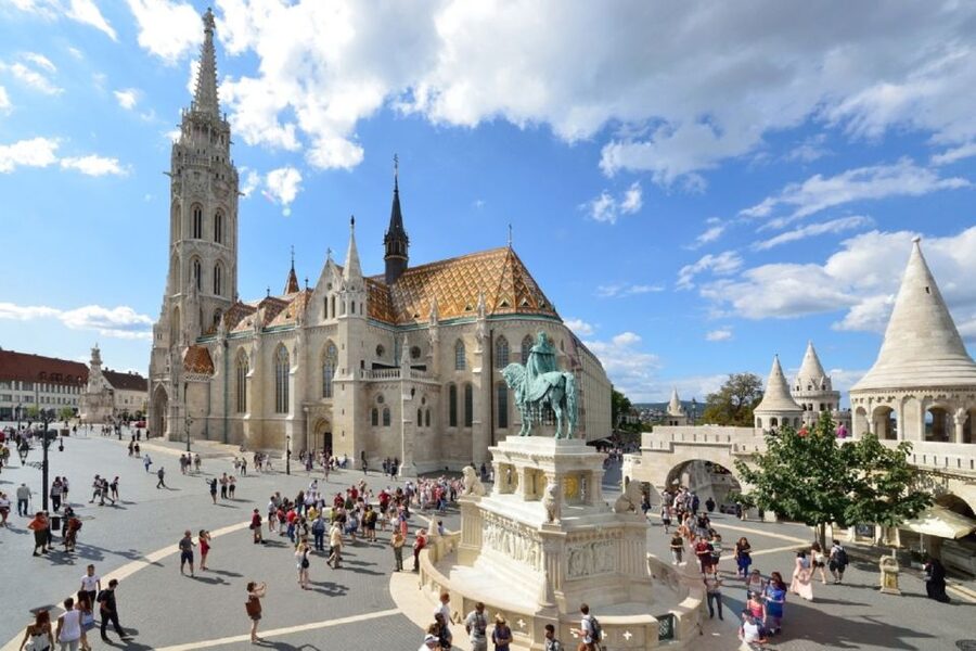Budapest: 3-hour City Tour with Castle Walk + 1-hour Cruise - Price and value for a 4-hour hit of Budapest