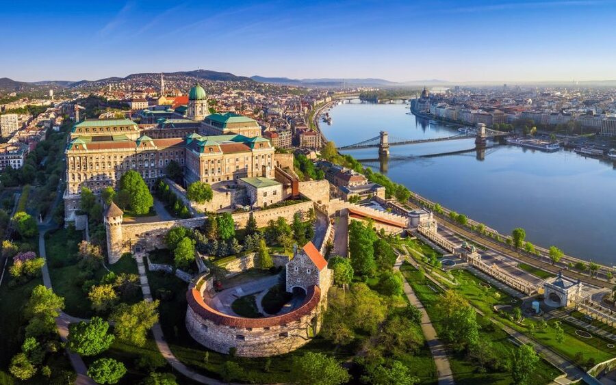 Budapest: 3-hour City Tour with Castle Walk + 1-hour Cruise - Parliament to Castle District, Buda side views with a walking payoff