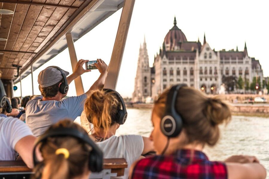 Budapest: 3-hour City Tour with Castle Walk + 1-hour Cruise - Where the bus tour ends, and how to plan for the boat