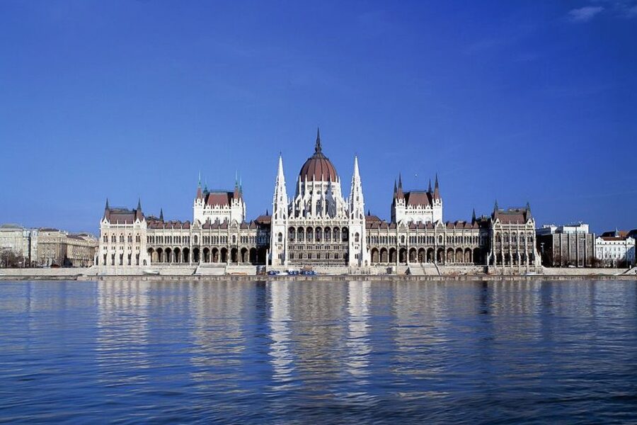 Budapest: 3-Hour Grand City Tour and Castle Walk - Danube crossings and Pest landmarks from the comfort of an air-conditioned bus