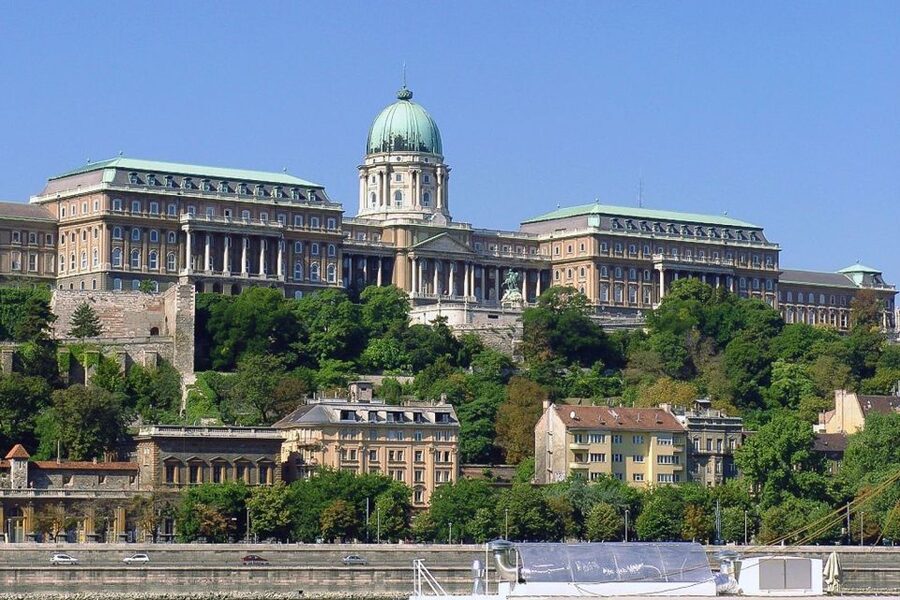 Budapest: 3-Hour Grand City Tour and Castle Walk - Guides and group size: why people rave about the commentary