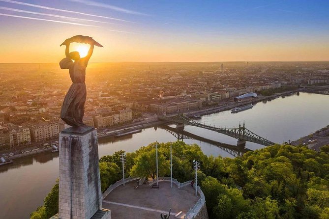 Budapest: 3-Hour Live-guided Bus Tour and 1-hour River Cruise - A comfort-first Budapest loop with a live guide
