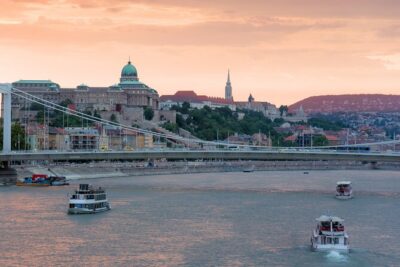 Budapest: 3-Hour Live-guided Bus Tour and 1-hour River Cruise