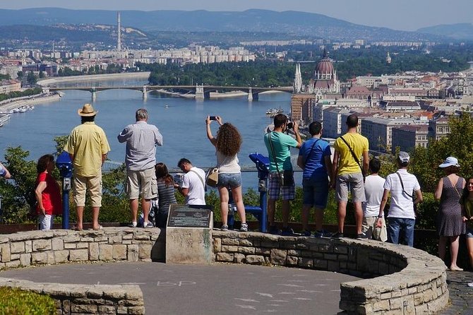 Budapest: 3-Hour Live-guided Bus Tour and 1-hour River Cruise - St. Stephen’s Basilica: look for the reliquary detail