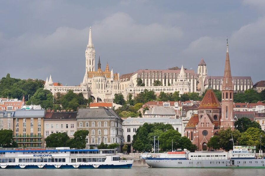 Budapest 3-Hour Walking Tour in Italian - From Saint Stephen’s Basilica to the Castle Quarter, You’ll See the City’s Styles Up Close