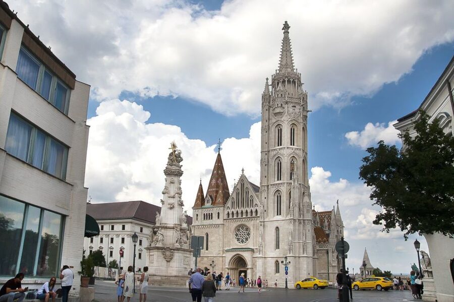Budapest 3-Hour Walking Tour in Italian - Crossing the Danube by Public Transport, Not a Detour to Nowhere