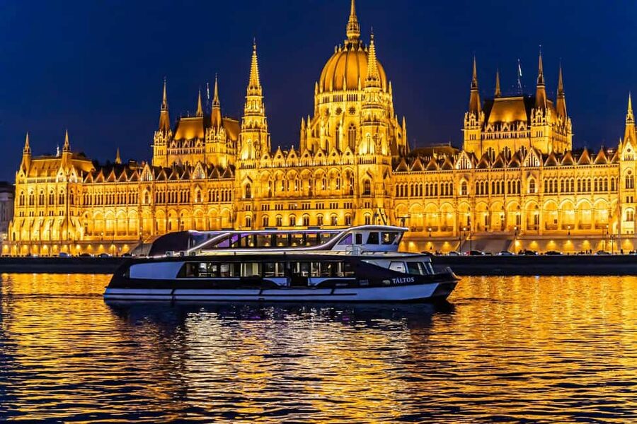 Budapest: 4-Course Dinner Cruise with Bar Piano - Key things to know before you go