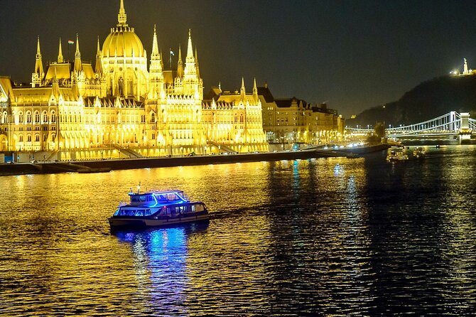 Budapest 4 course Dinner Cruise with Bar Piano and Welcome Drink - The Danube route: what you actually see at night