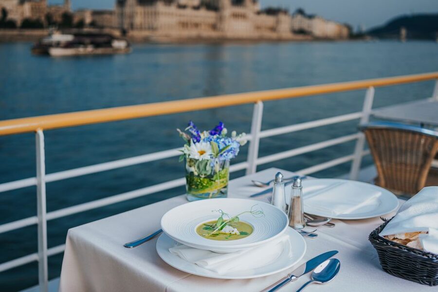 Budapest: 4-Course Dinner River Cruise with Live Folk Music - Dock 6 Meeting Point and the First 10 Minutes