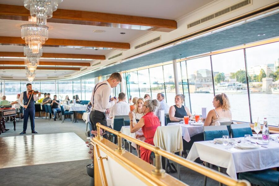 Budapest: 4-Course Dinner River Cruise with Live Folk Music - The 4-Course Hungarian Dinner, Served Without the Hassle