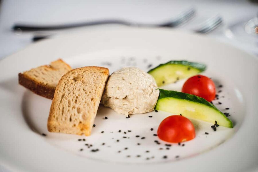Budapest: 4-Course Dinner River Cruise with Live Folk Music - Who This Cruise Fits Best (and Who Should Skip It)