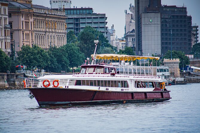 Budapest Audio Guide Cruise with Day, Sunset and Night Options - Seating, Crowds, and Photo Strategy on the Upper Deck