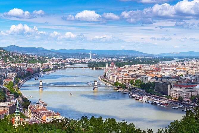Budapest Audio Guide Cruise with Day, Sunset and Night Options - Danube Night Highlights: Chain Bridge, Parliament, and the “Budapest Lights” Effect