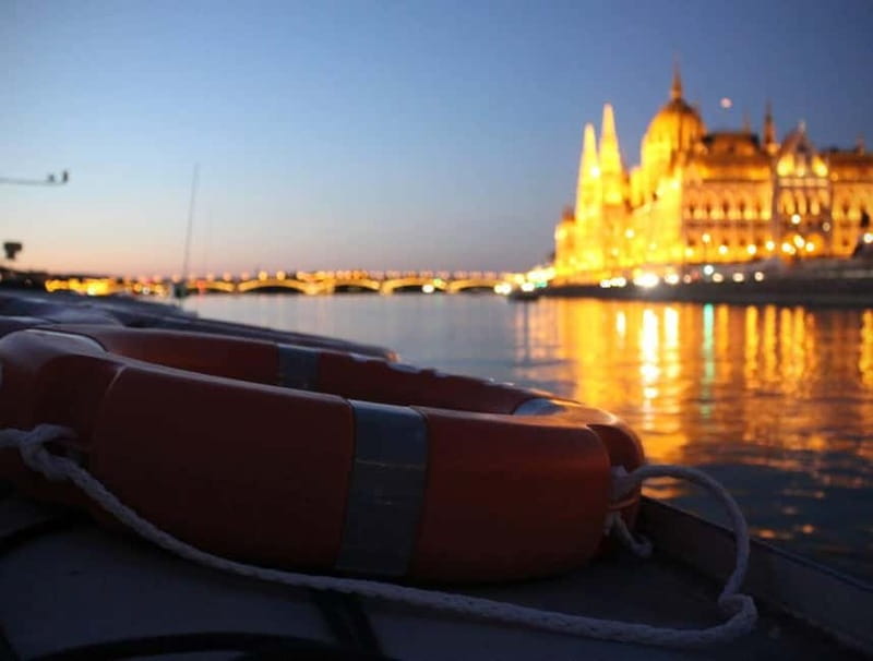 Budapest Boat Cruise with Personal Live Tour Guiding(+Drink) - The 60-minute itinerary, how the timing actually feels