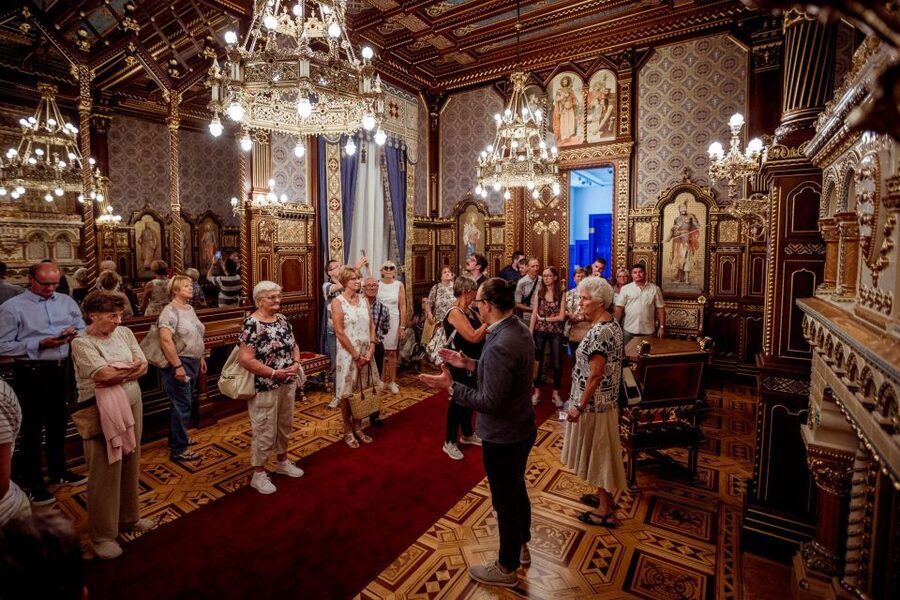 Budapest: Buda Castle Walk with Saint Stephen's Hall - Hunyadi Court and Lion Courtyard: details you miss on your own