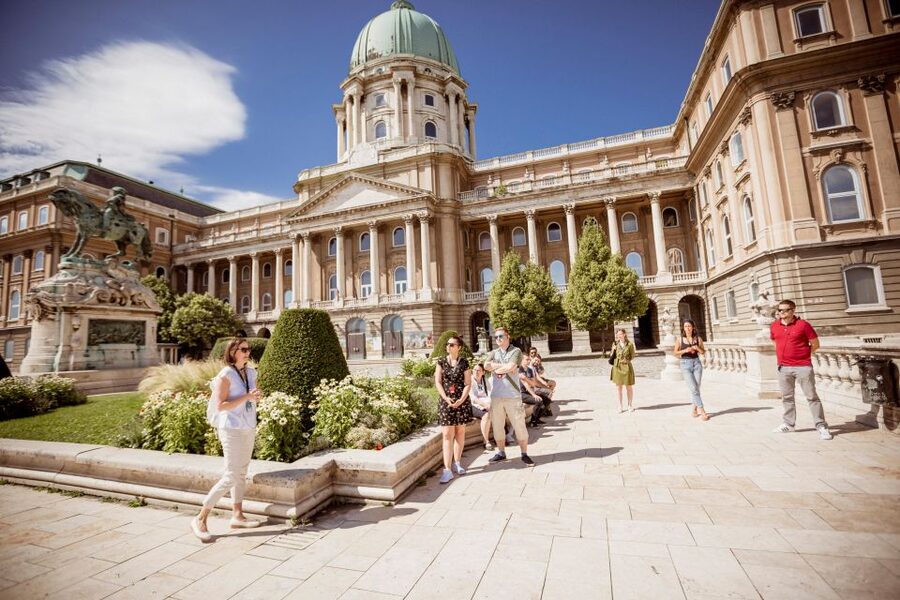 Budapest: Buda Castle Walk with Saint Stephen's Hall - Ending at Szent István-terem: how to use the rest of your day