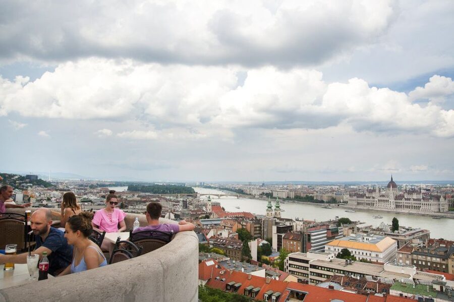 Budapest: Buda Castle Walking Tour in German - Key reasons this tour is worth your time
