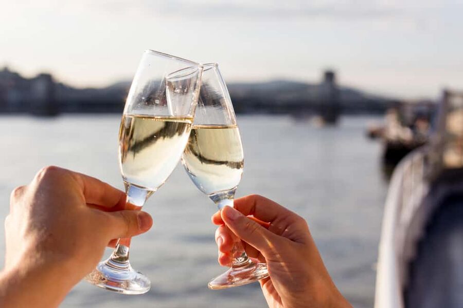 Budapest: By Night Sightseeing Cruise with Welcome Drink - Why This 50-Minute Danube Cruise Works So Well at Night