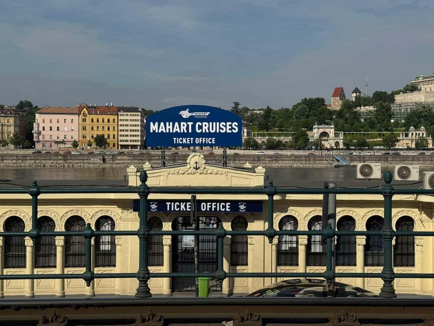 Budapest: By Night Sightseeing Cruise with Welcome Drink - Boarding, Warmth, and the Welcome Drink Moment
