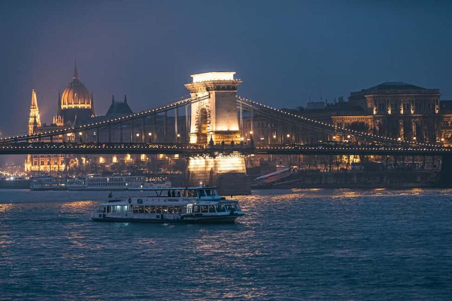Budapest: By Night Sightseeing Cruise with Welcome Drink - Your Night Route: From Chain Bridge to Castle Views