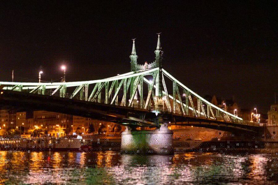 Budapest: Candlelit Dinner River Cruise with Live Music - Buda Castle, Gellért Hill, and the bridges: what you pass and why it’s worth it