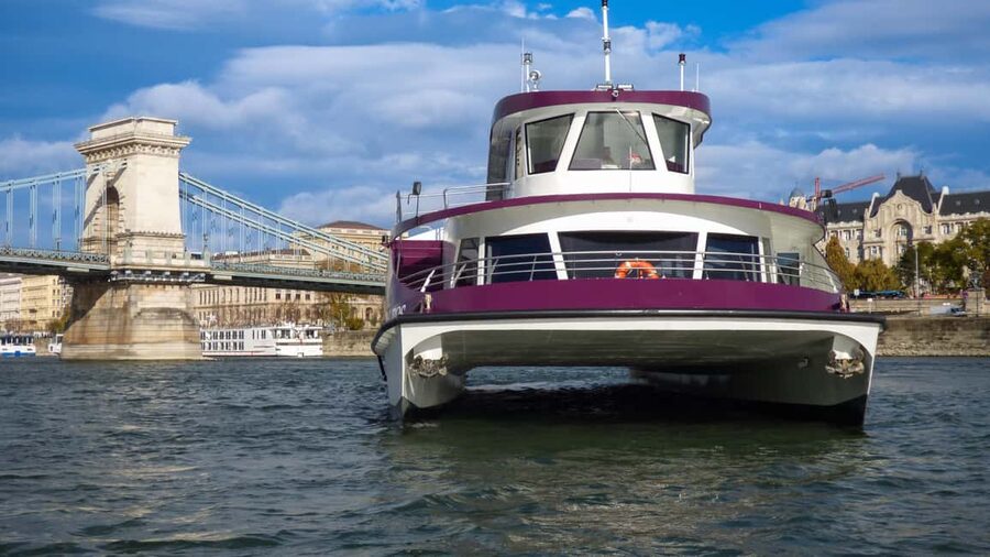Budapest: Catamaran Pizza Cruise - How the 1-Hour Danube Catamaran Cruise Fits Your Budapest Day