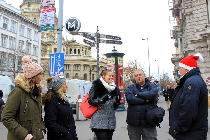 Budapest Christmas Walking Tour & Entry to St Stephen's Basilica - Danube River stories, Széchenyi Lánchíd, and the Little Princess Statue