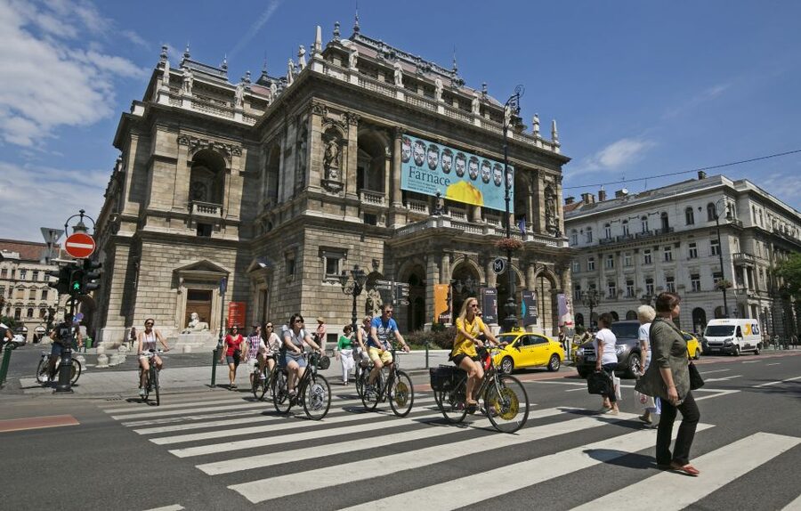 Budapest: City Bike Tour with Coffee Stop - City Park and Heroes’ Square, the Symbolic Heart of the Capital