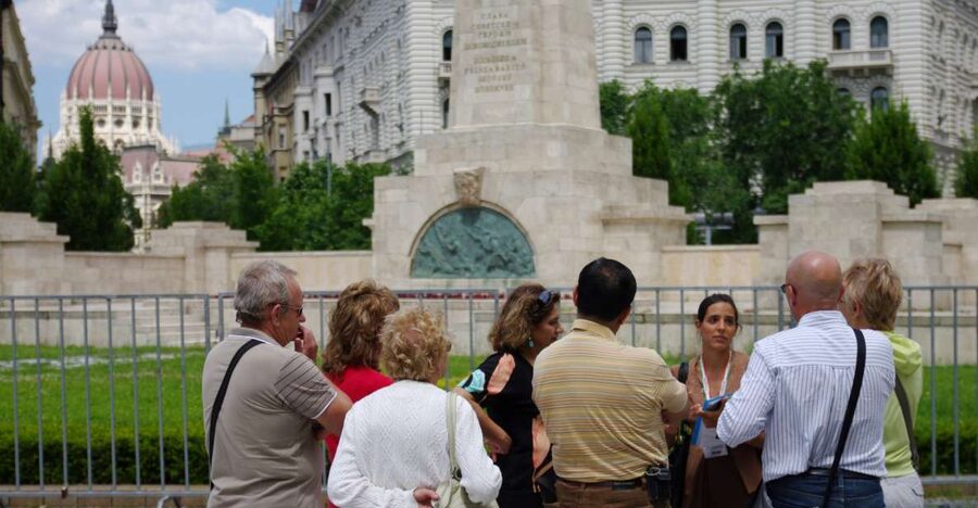 Budapest: City Center Walking Tour - Duna Corso along the river, bridges, and Castle of Buda views