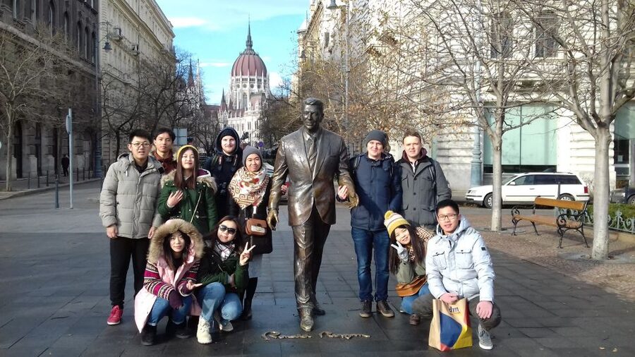 Budapest: City Center Walking Tour - St Stephen’s Basilica, the colonnade moment you remember