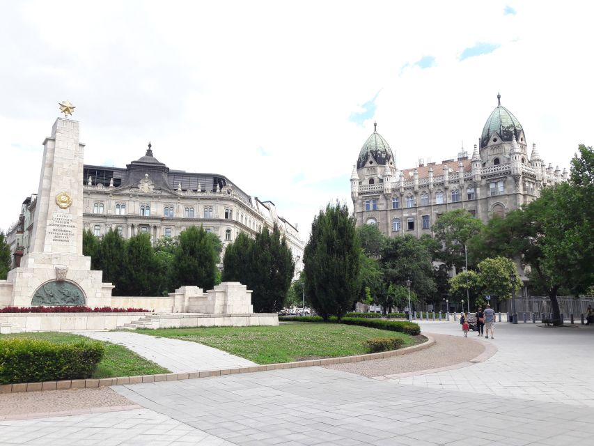 Budapest: City Center Walking Tour - Traditional pedestrian streets and the Mr. Safe statue smile